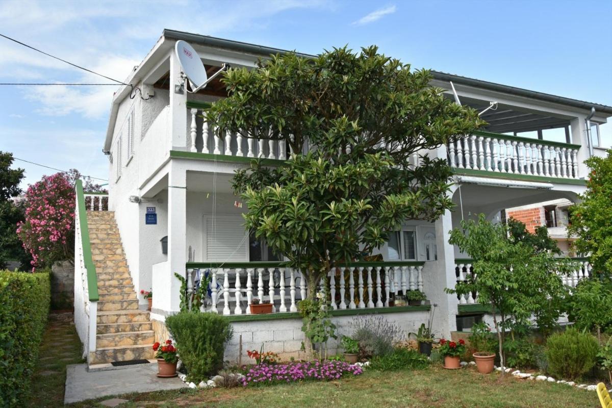 Apartman Zora Sukosan Ngoại thất bức ảnh